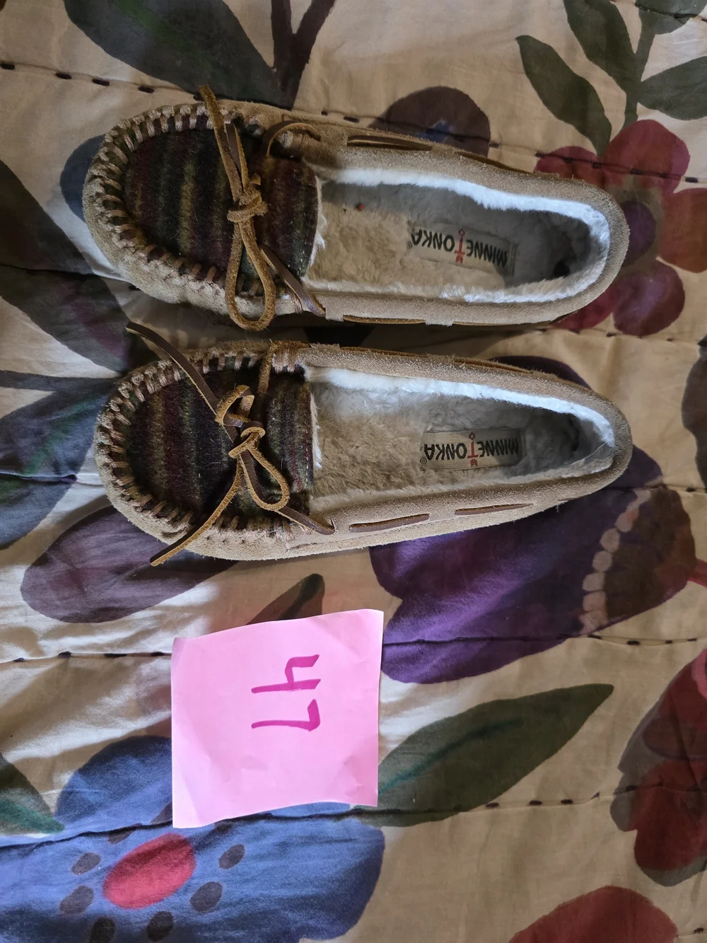 Minnetonka Women's Slippers Size 6 Aztec Print Leather